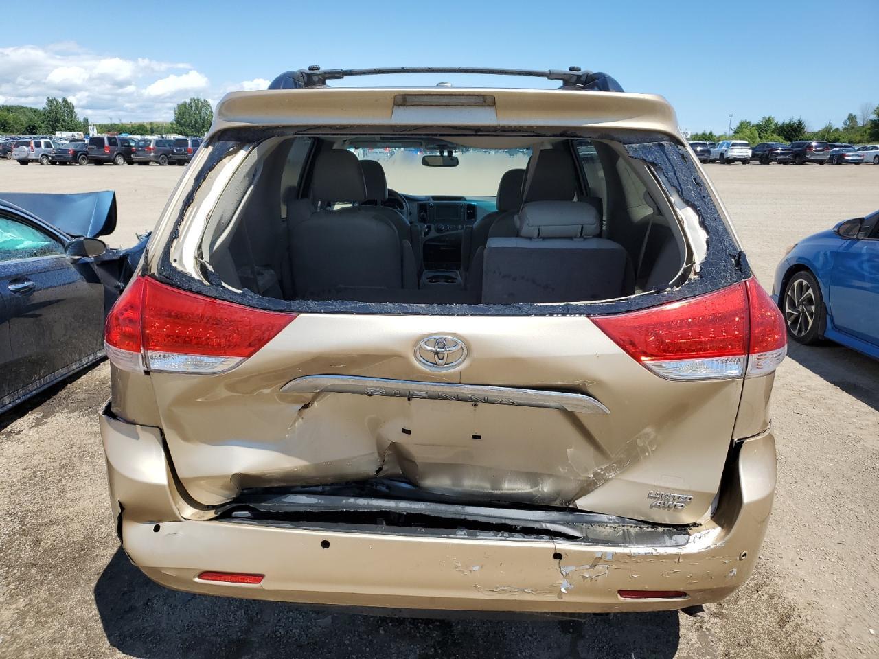 2012 TOYOTA SIENNA