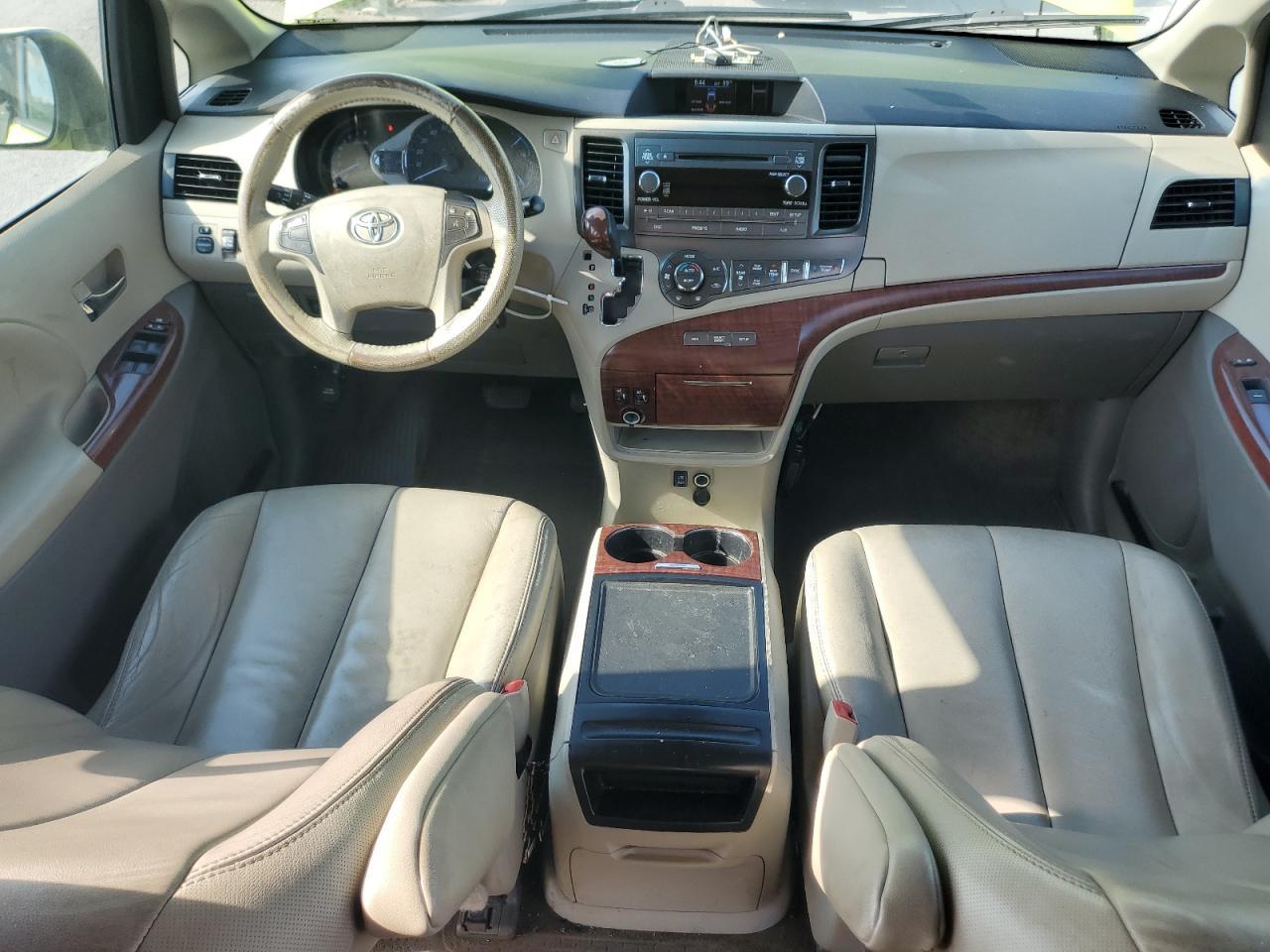 2014 TOYOTA SIENNA