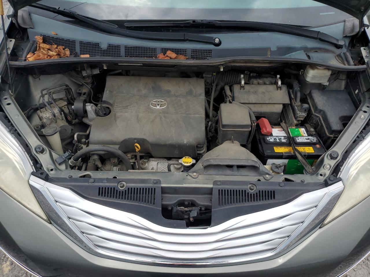 2012 TOYOTA SIENNA