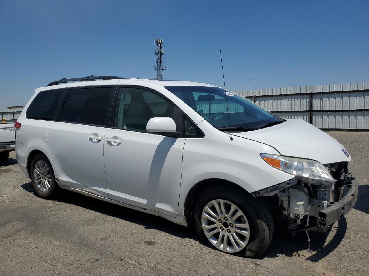 2013 TOYOTA SIENNA