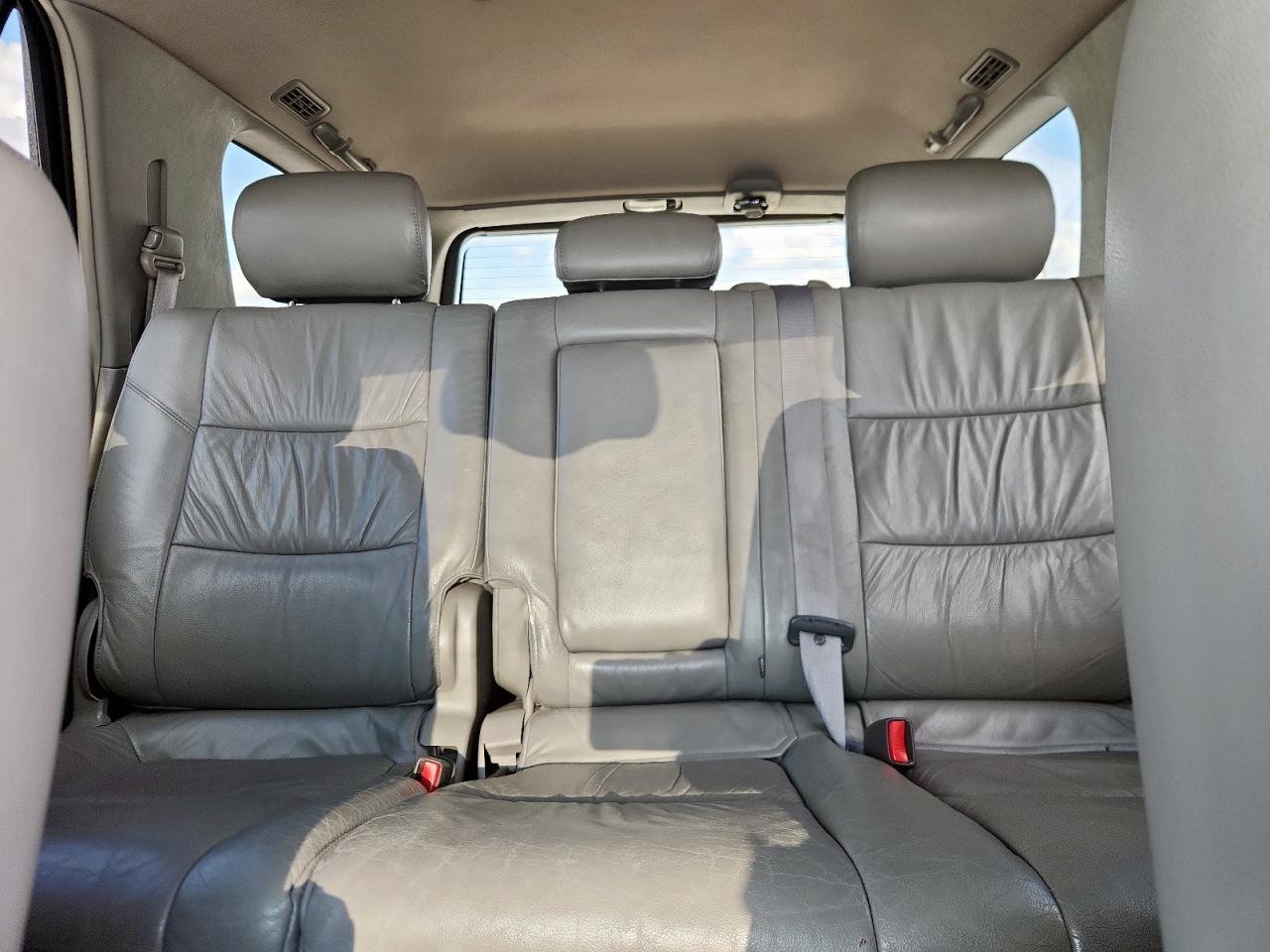 2004 TOYOTA Sequoia
