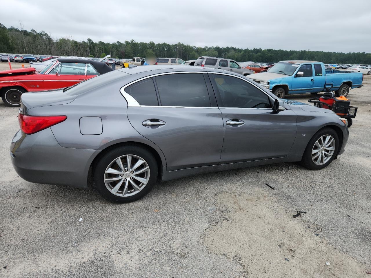2015 INFINITI Q50