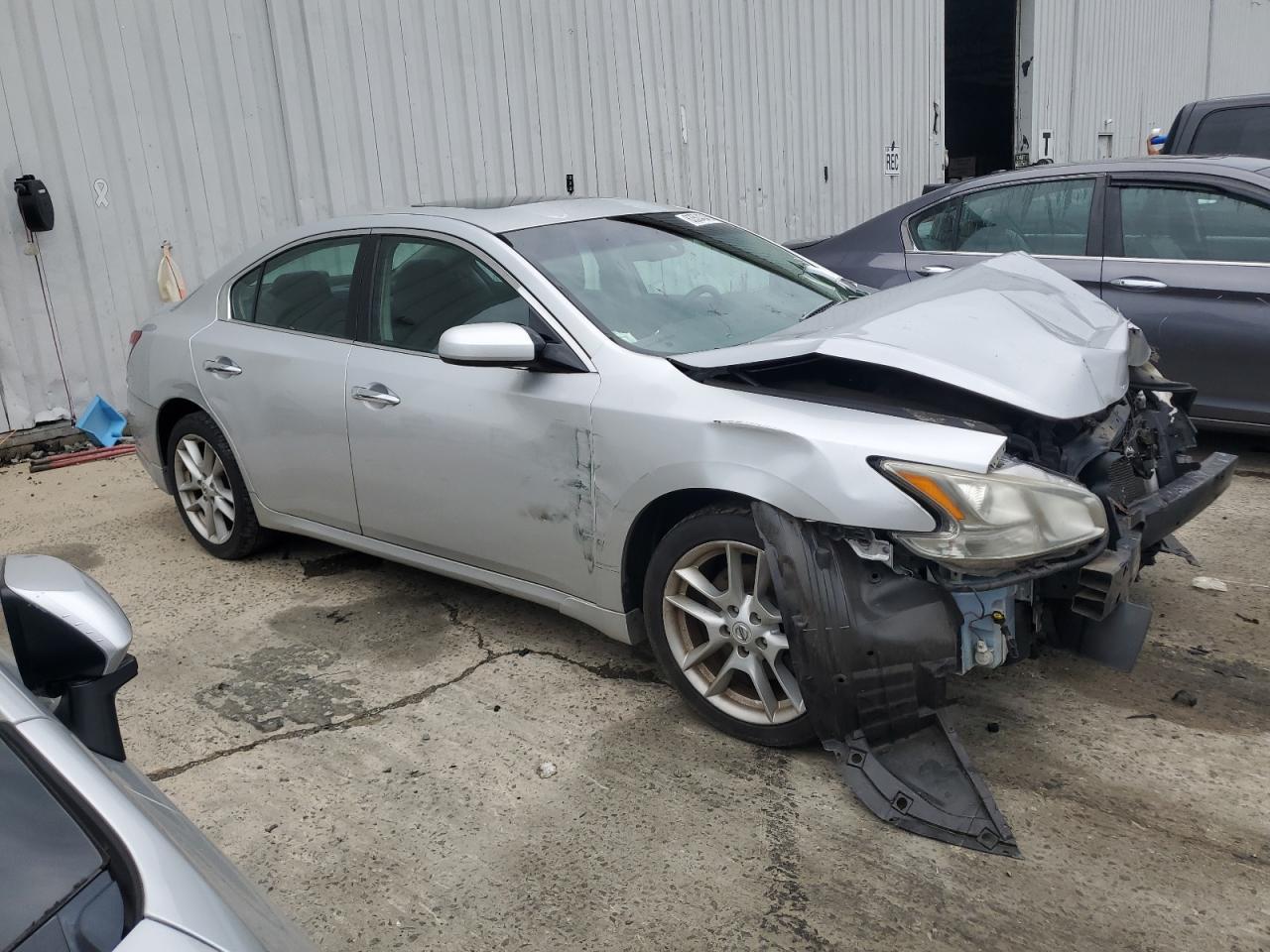 2011 NISSAN Maxima