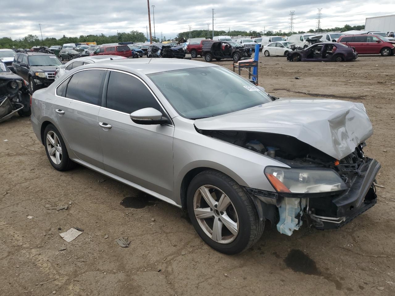 2012 VOLKSWAGEN Passat
