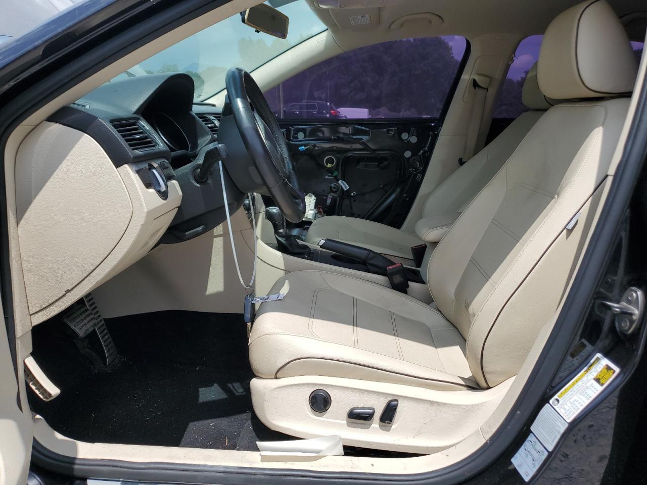 2017 VOLKSWAGEN Passat