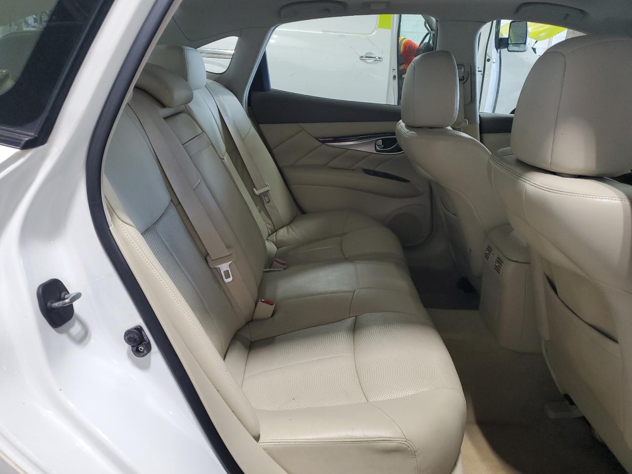 2011 INFINITI M37