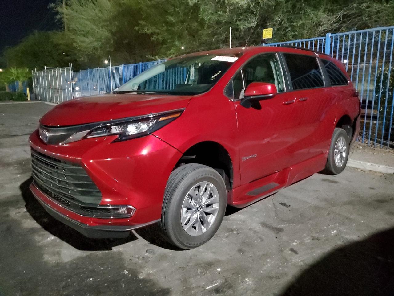 2024 TOYOTA SIENNA