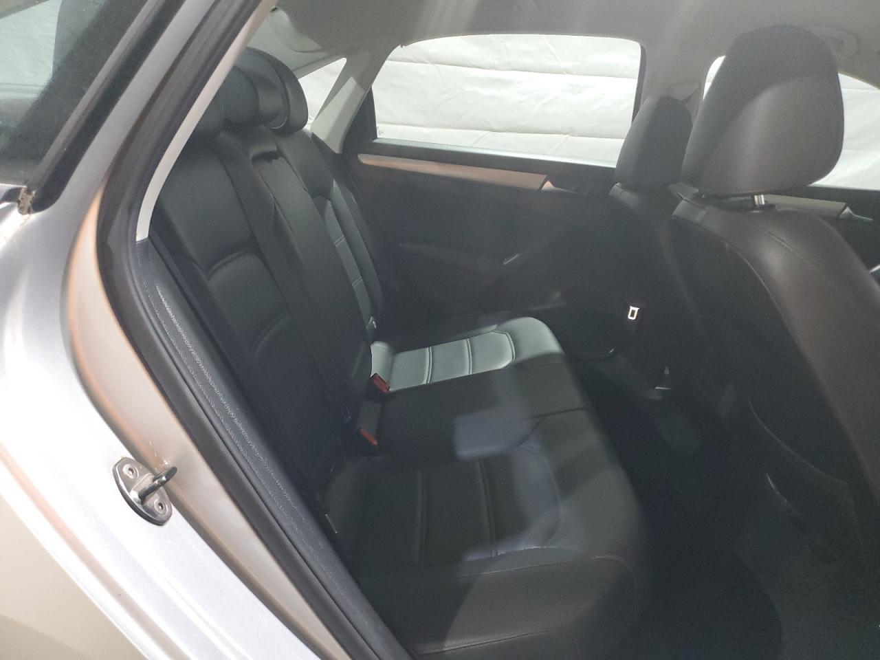 2014 VOLKSWAGEN Passat