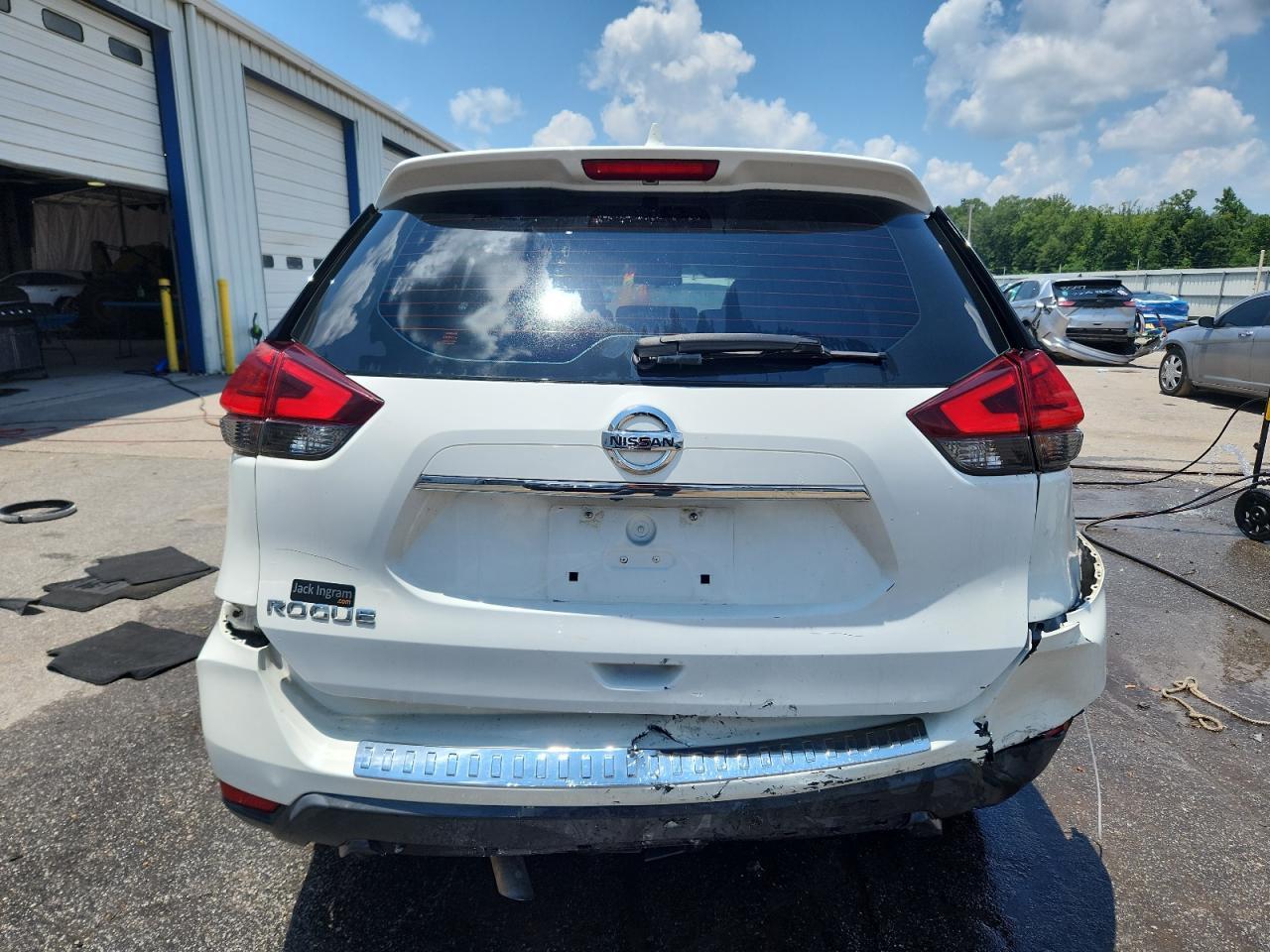 2017 NISSAN ROGUE