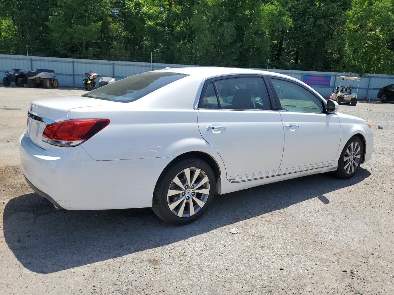 2011 TOYOTA Avalon