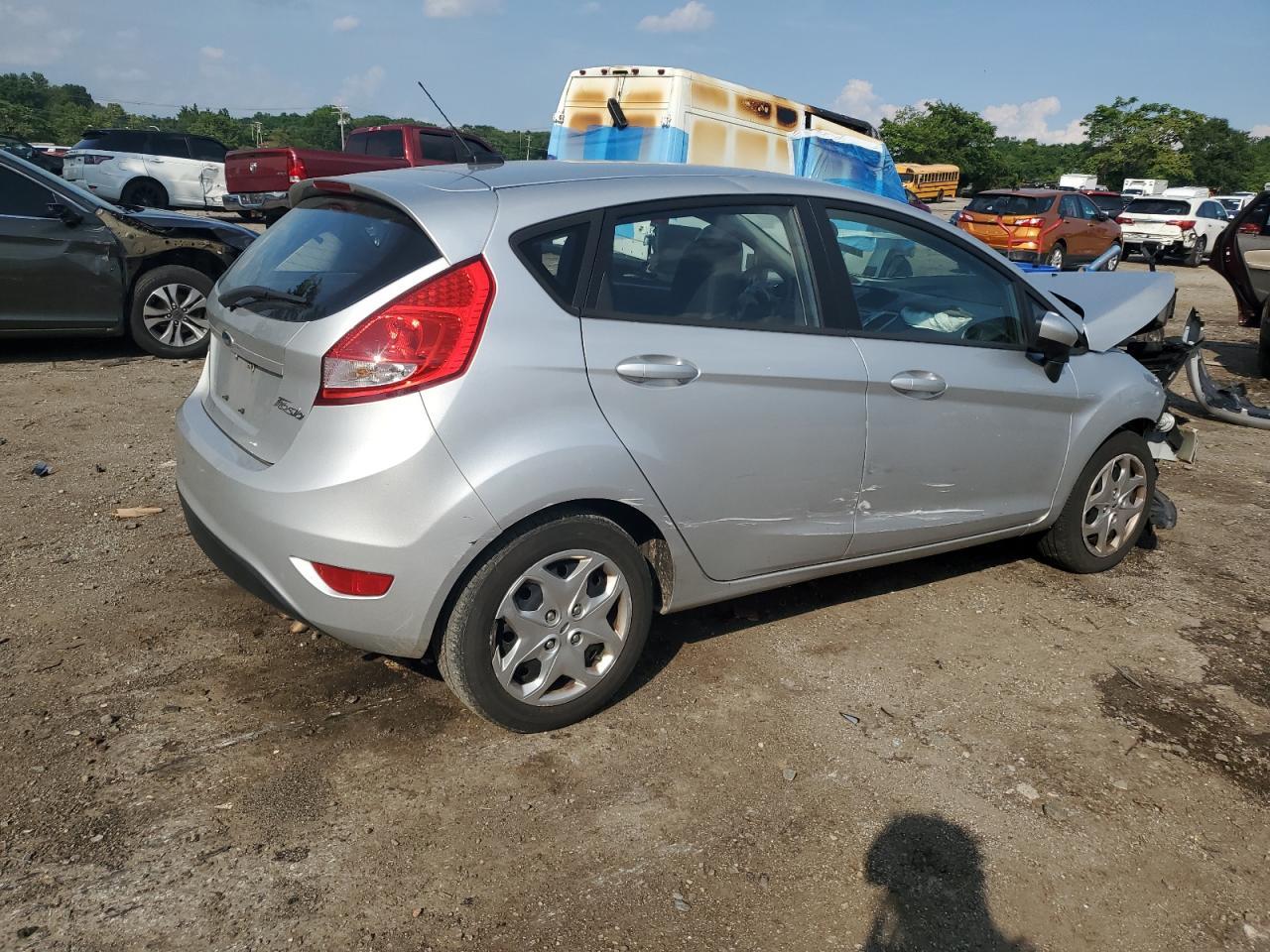 2011 FORD Fiesta