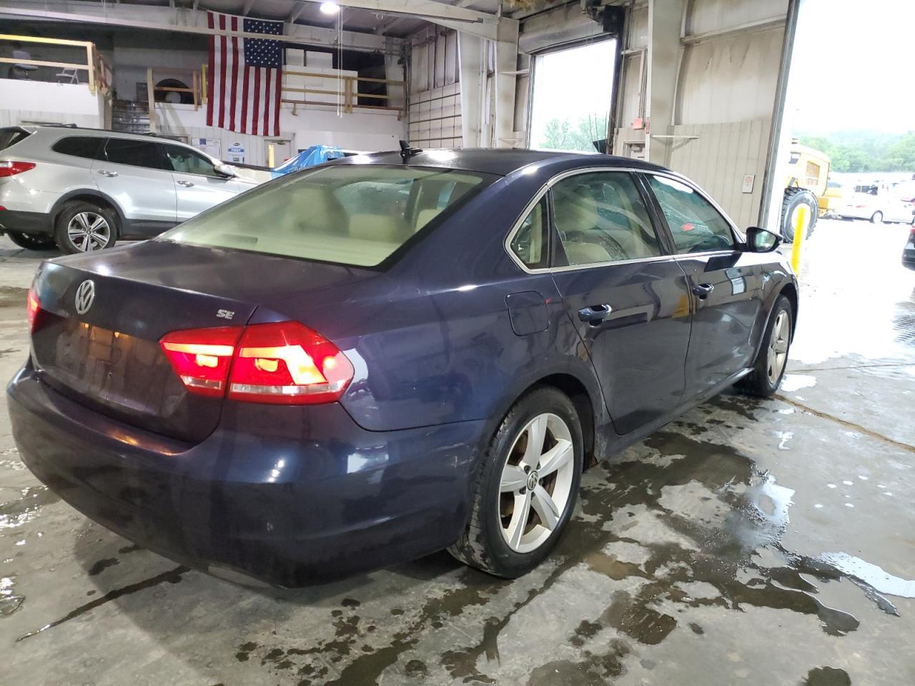 2012 VOLKSWAGEN Passat
