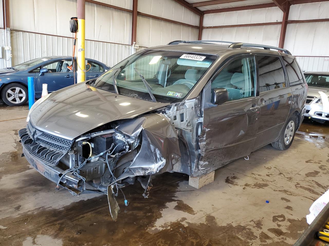 2005 TOYOTA SIENNA