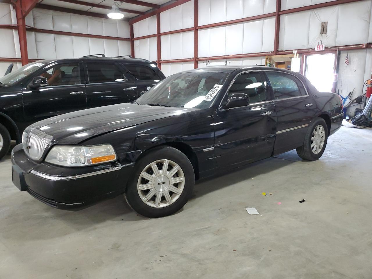 2011 LINCOLN Town Car