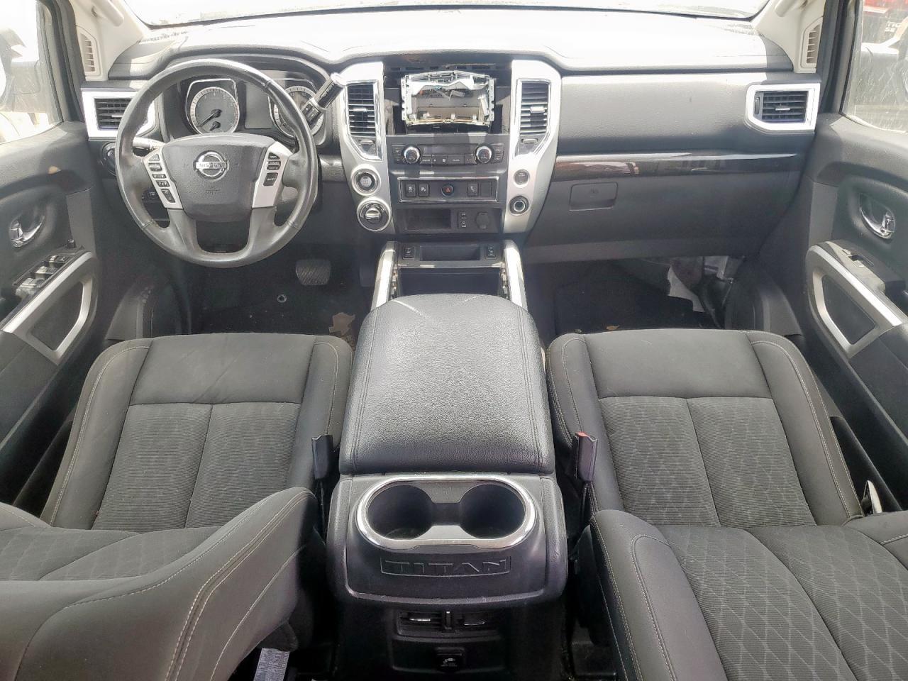 2017 NISSAN Titan