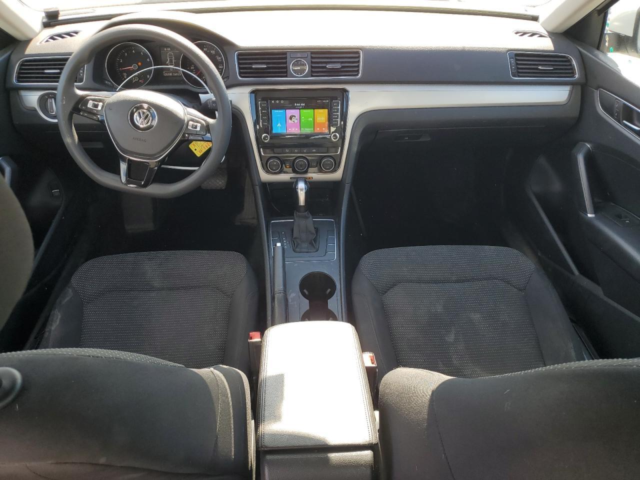 2016 VOLKSWAGEN Passat