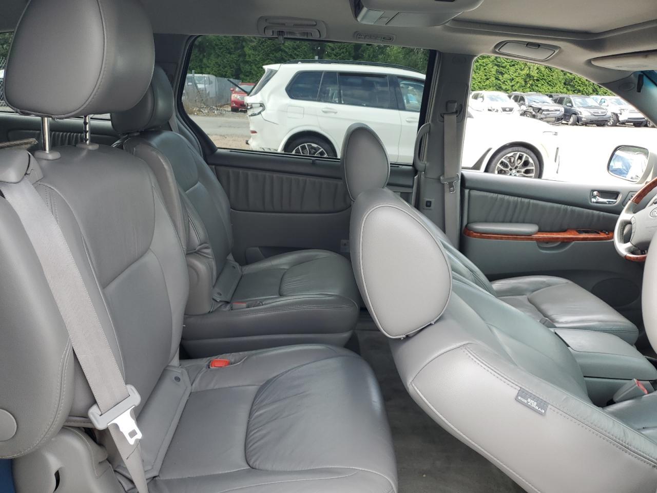 2009 TOYOTA SIENNA