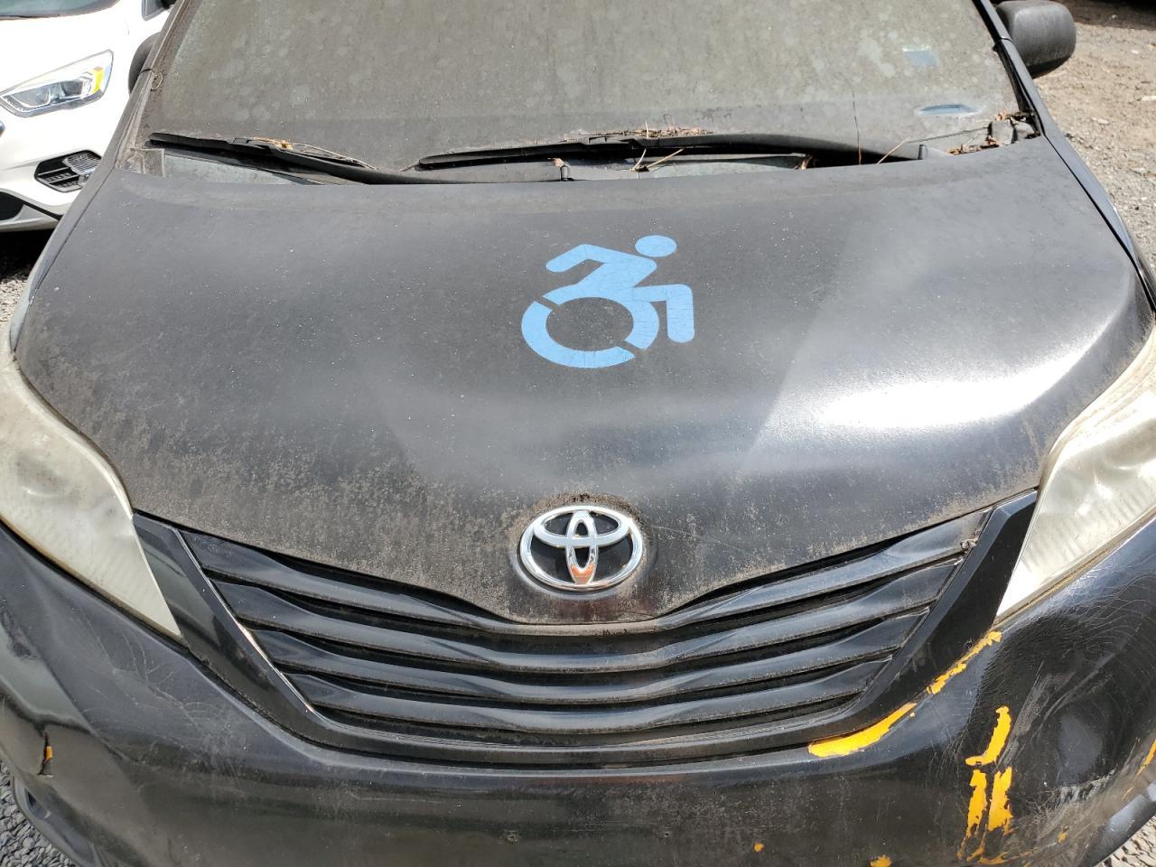 2015 TOYOTA SIENNA