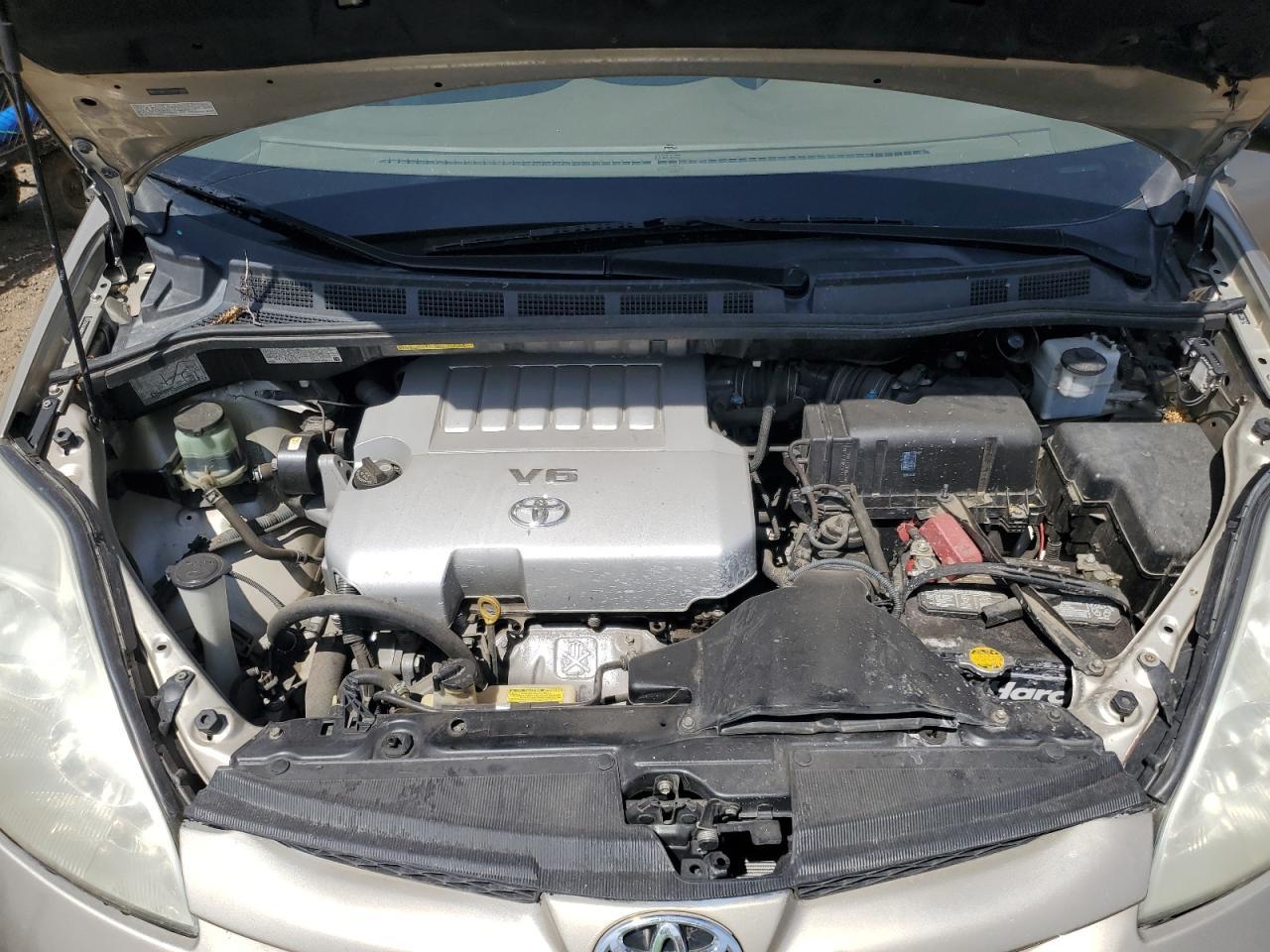 2010 TOYOTA SIENNA