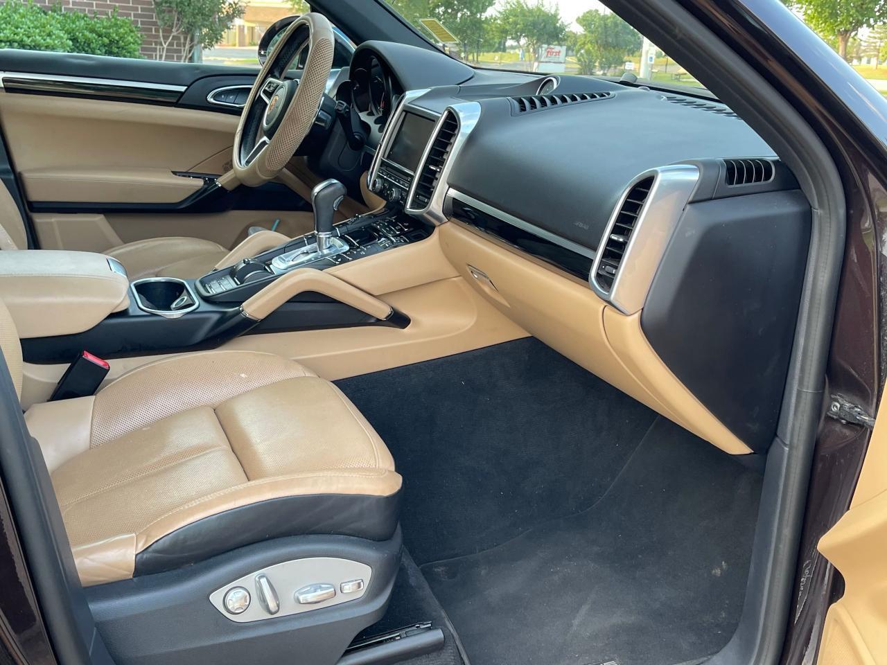 2016 PORSCHE CAYENNE