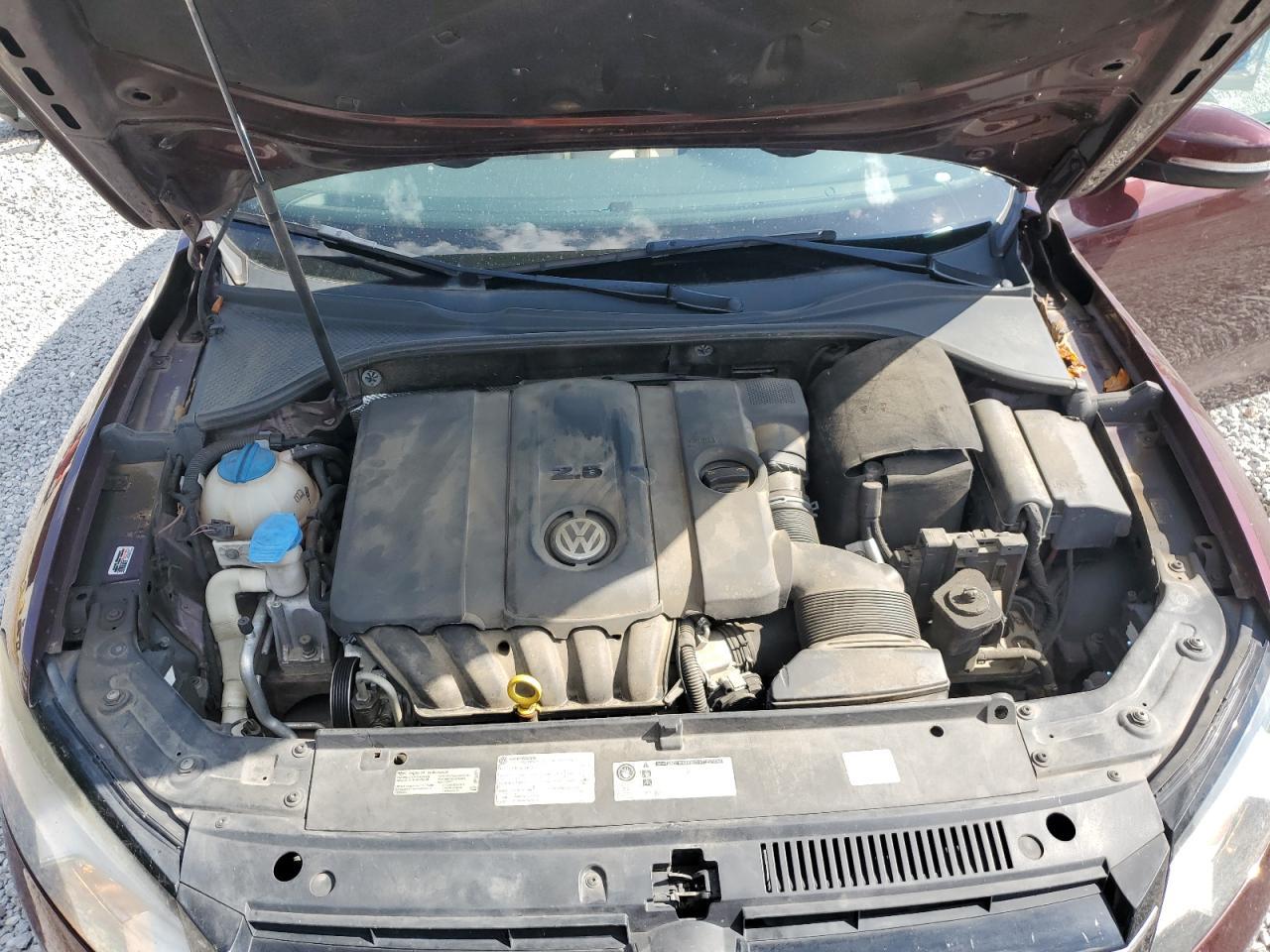 2013 VOLKSWAGEN Passat