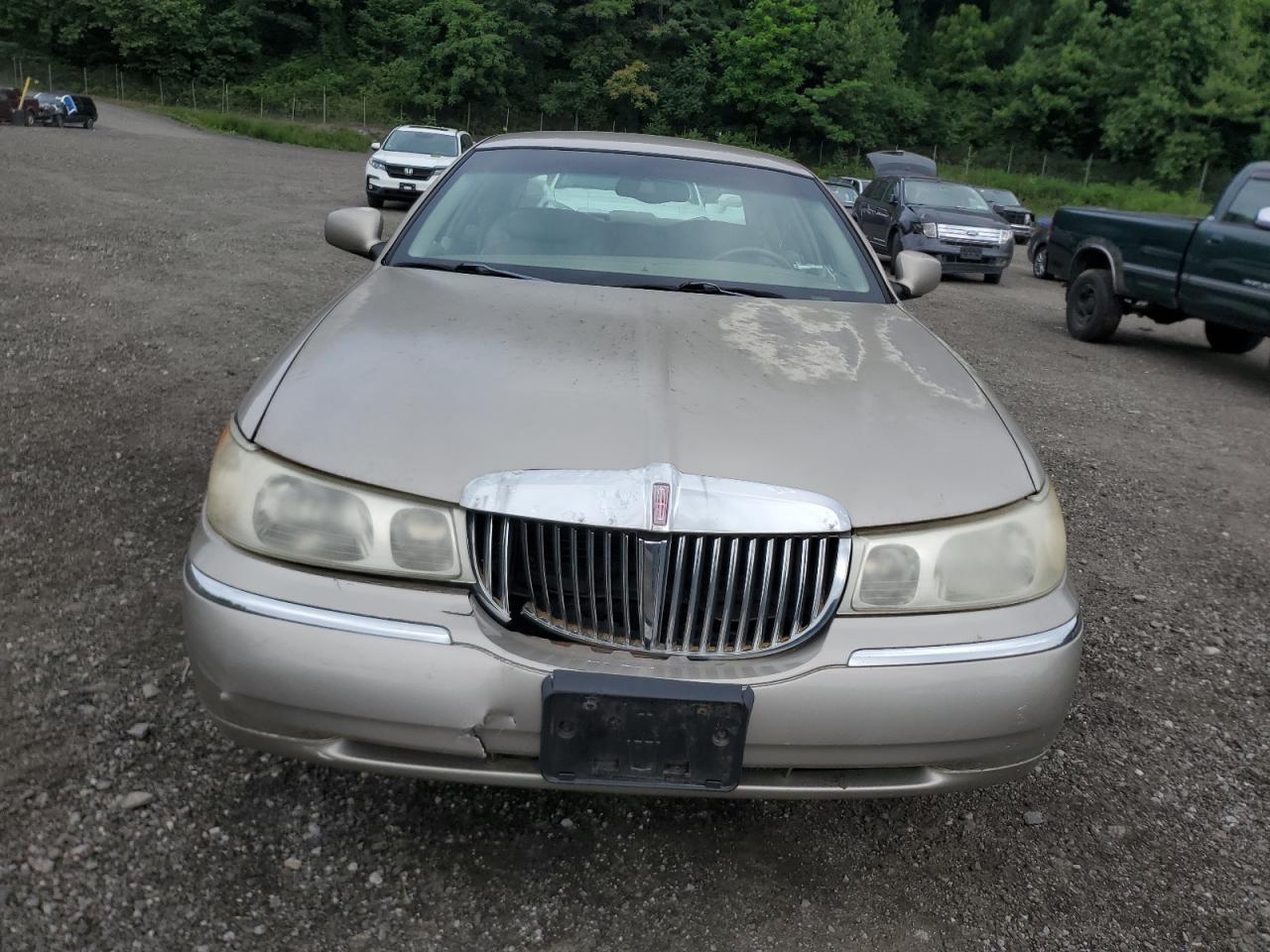 2001 LINCOLN Town Car