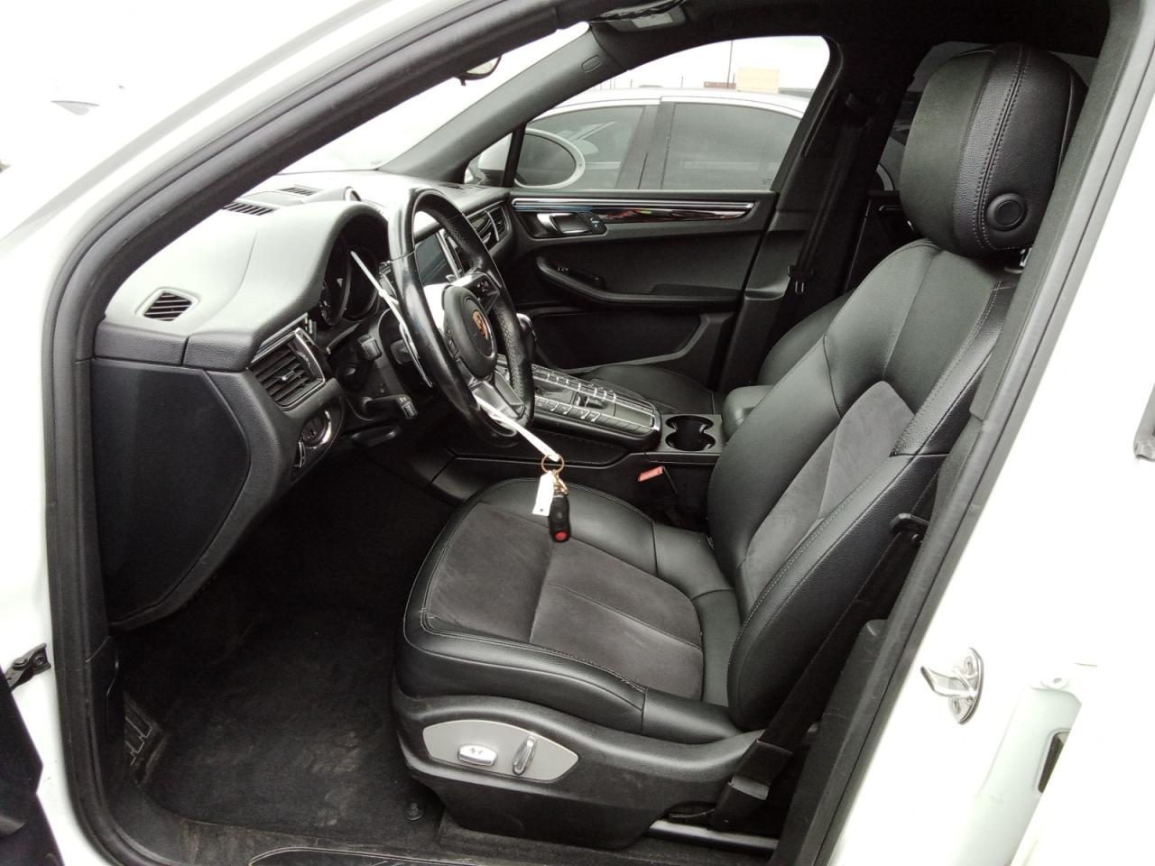 2017 PORSCHE Macan