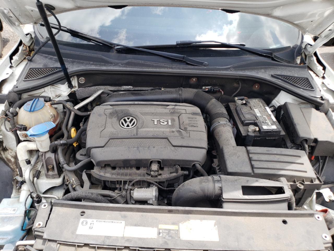 2017 VOLKSWAGEN Passat
