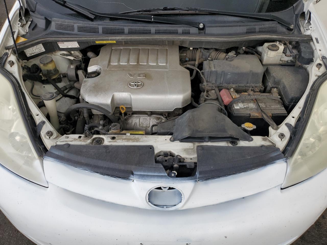 2009 TOYOTA SIENNA