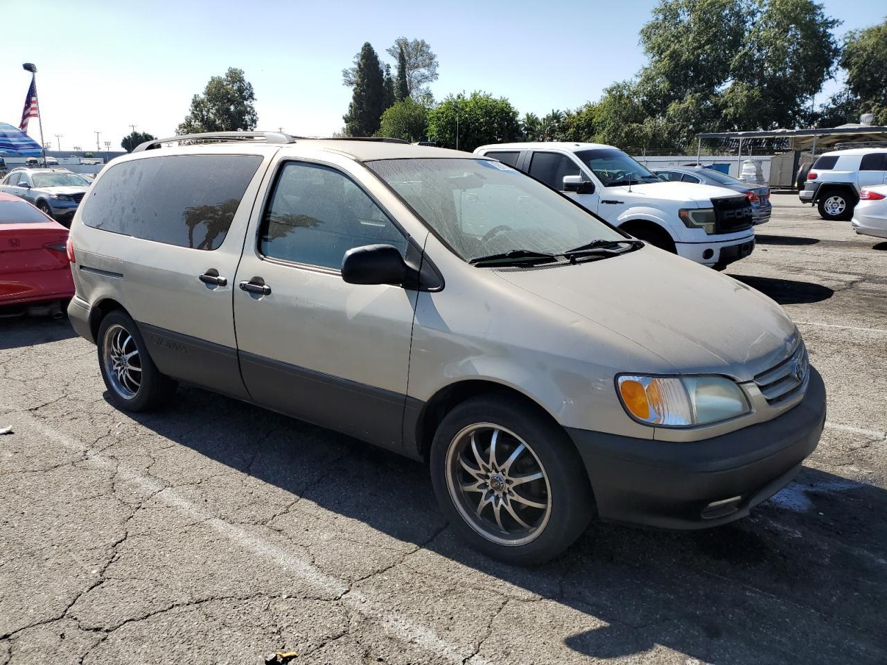 2001 TOYOTA SIENNA