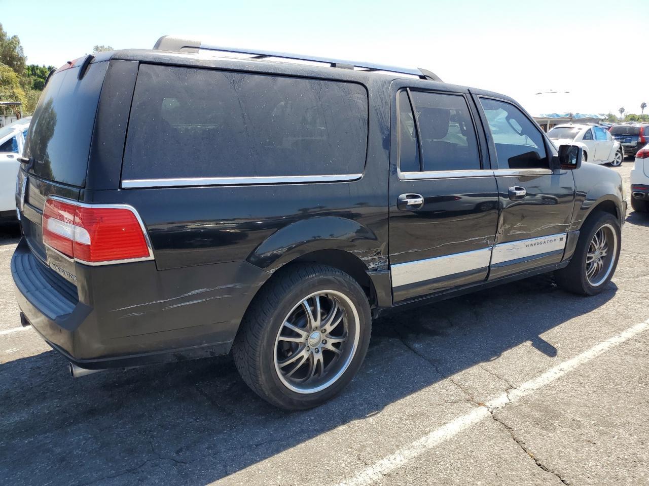 2011 LINCOLN Navigator
