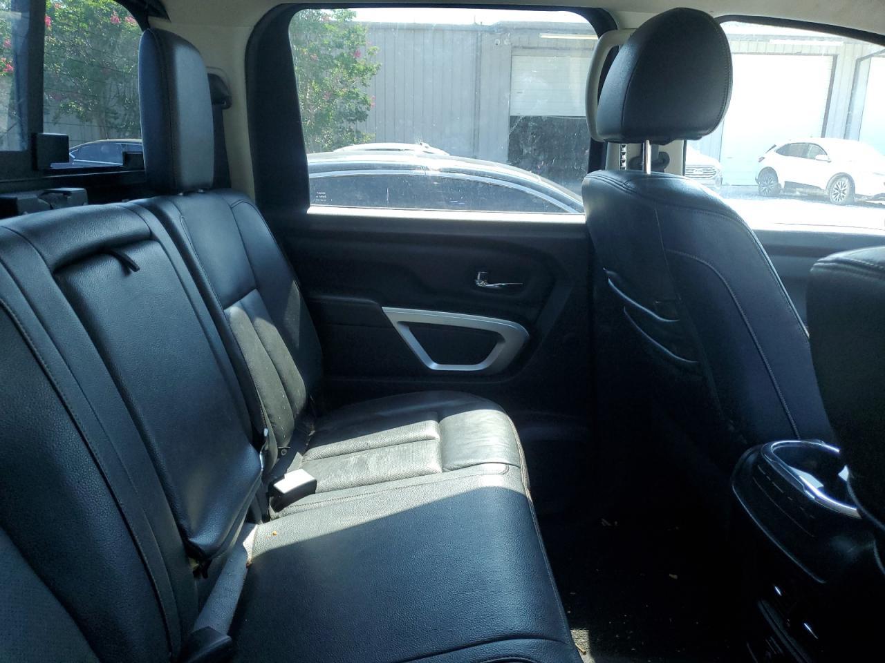 2016 NISSAN Titan