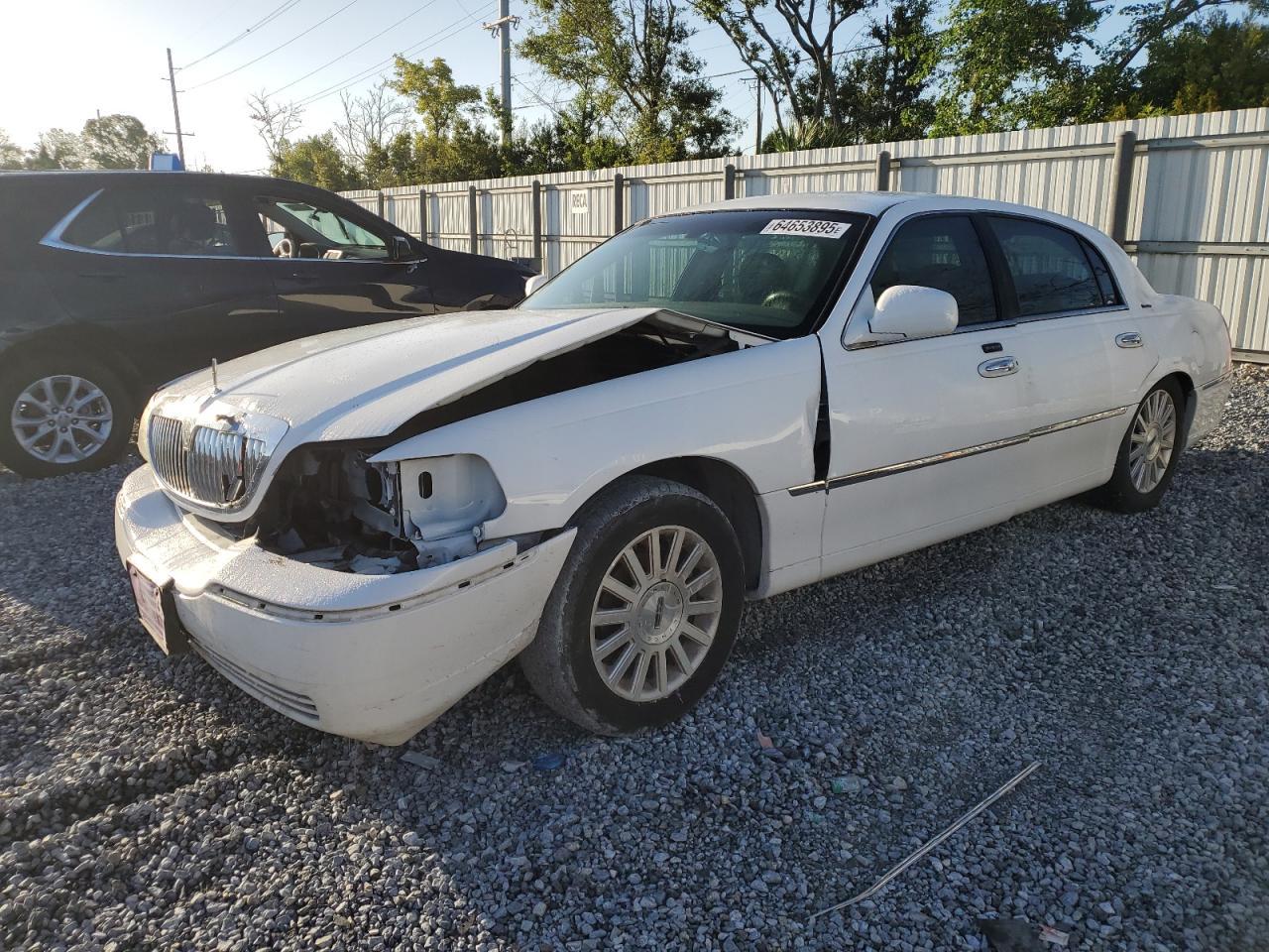 2003 LINCOLN Town Car