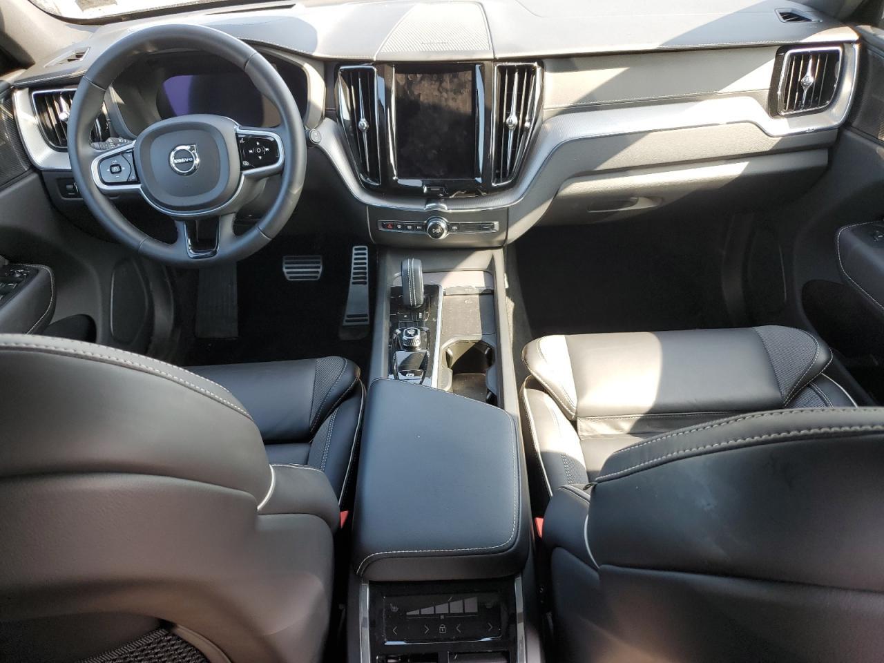 2022 VOLVO XC60
