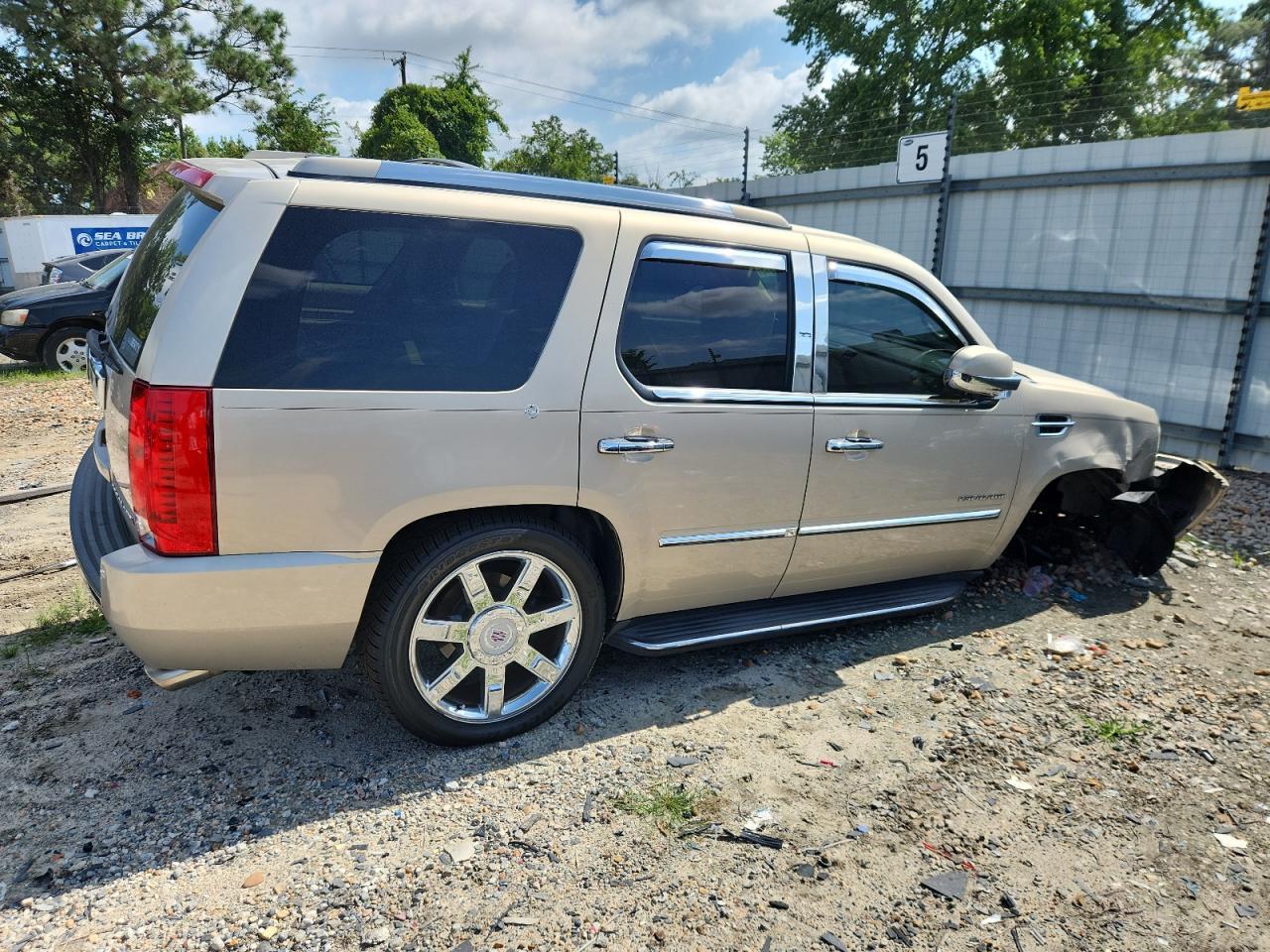 2011 CADILLAC ESCALADE