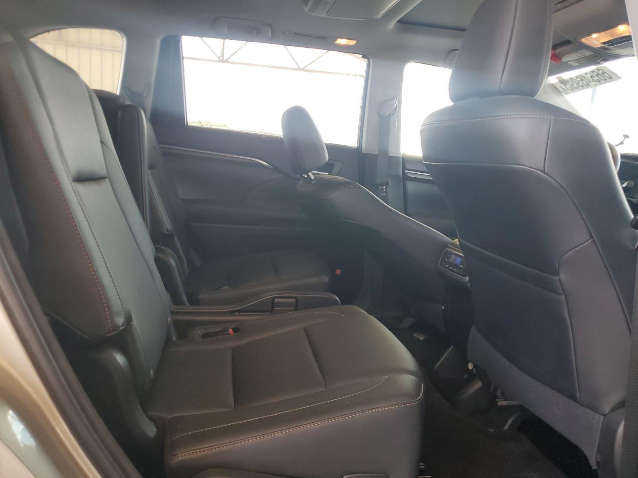 2015 TOYOTA HIGHLANDER