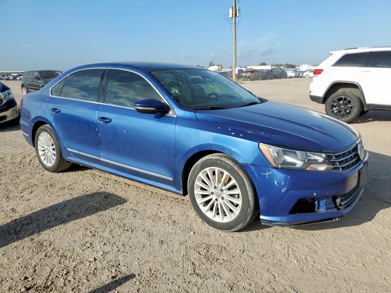 2017 VOLKSWAGEN Passat