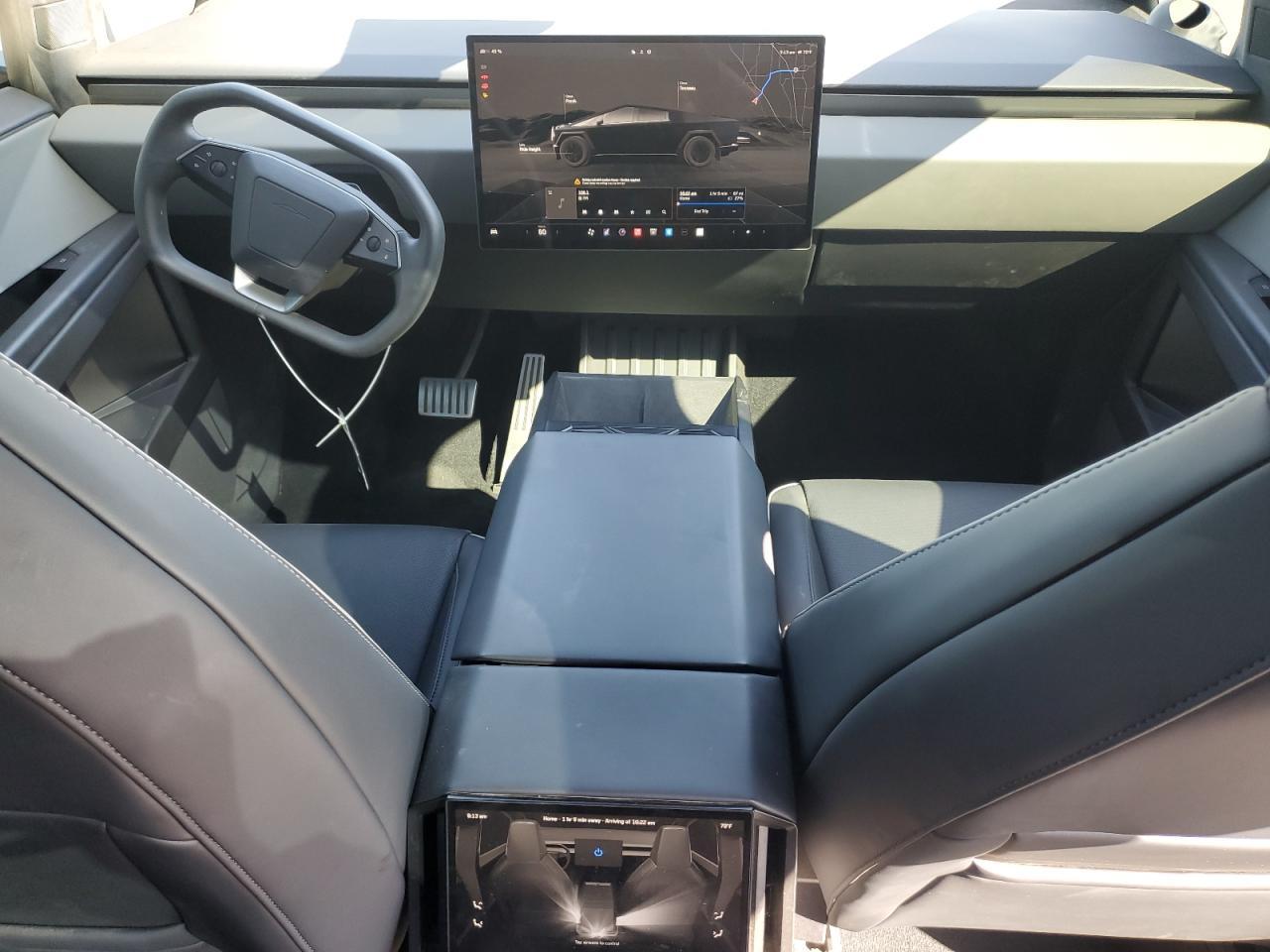 2024 TESLA Cybertruck