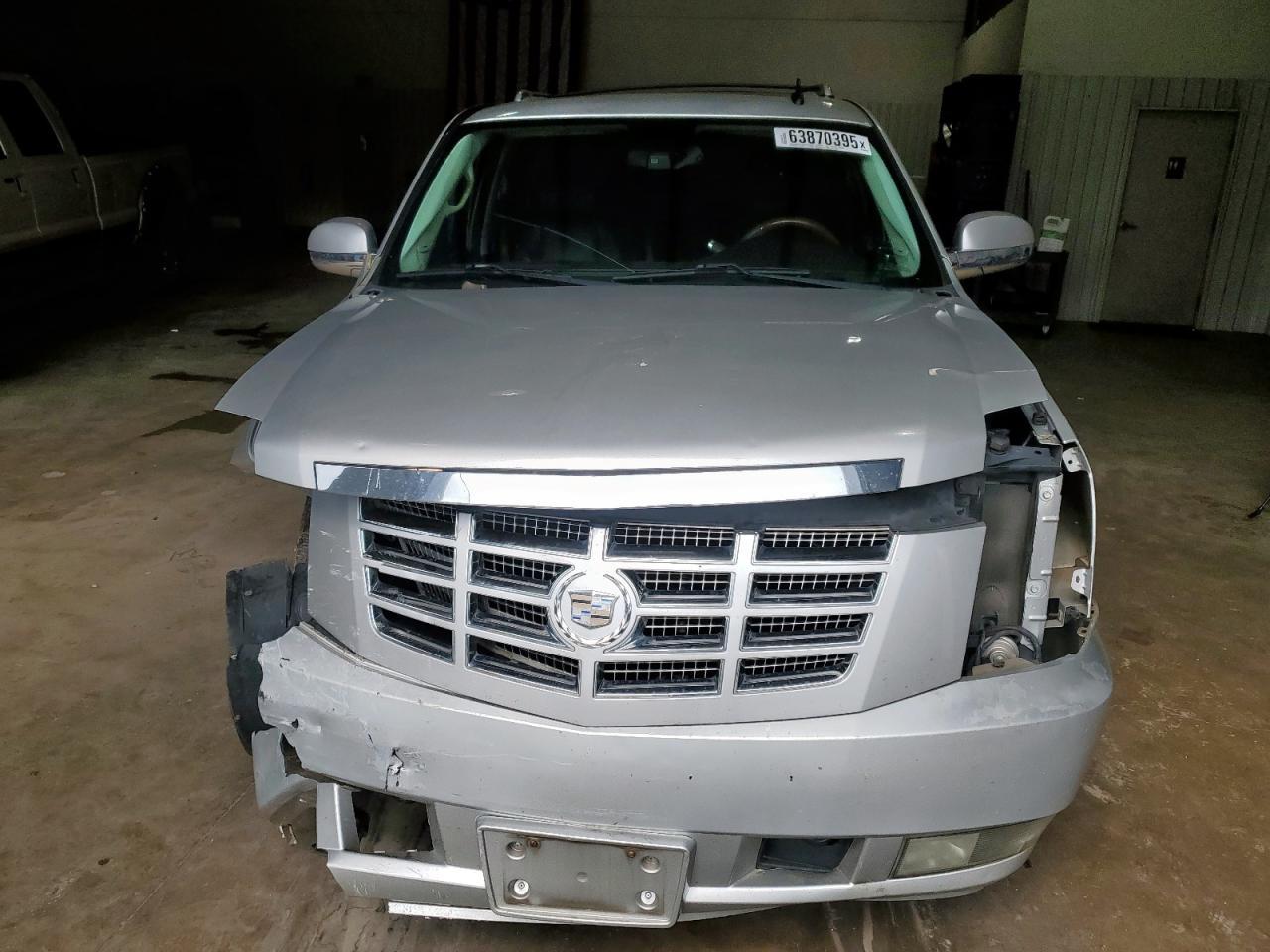 2011 CADILLAC ESCALADE