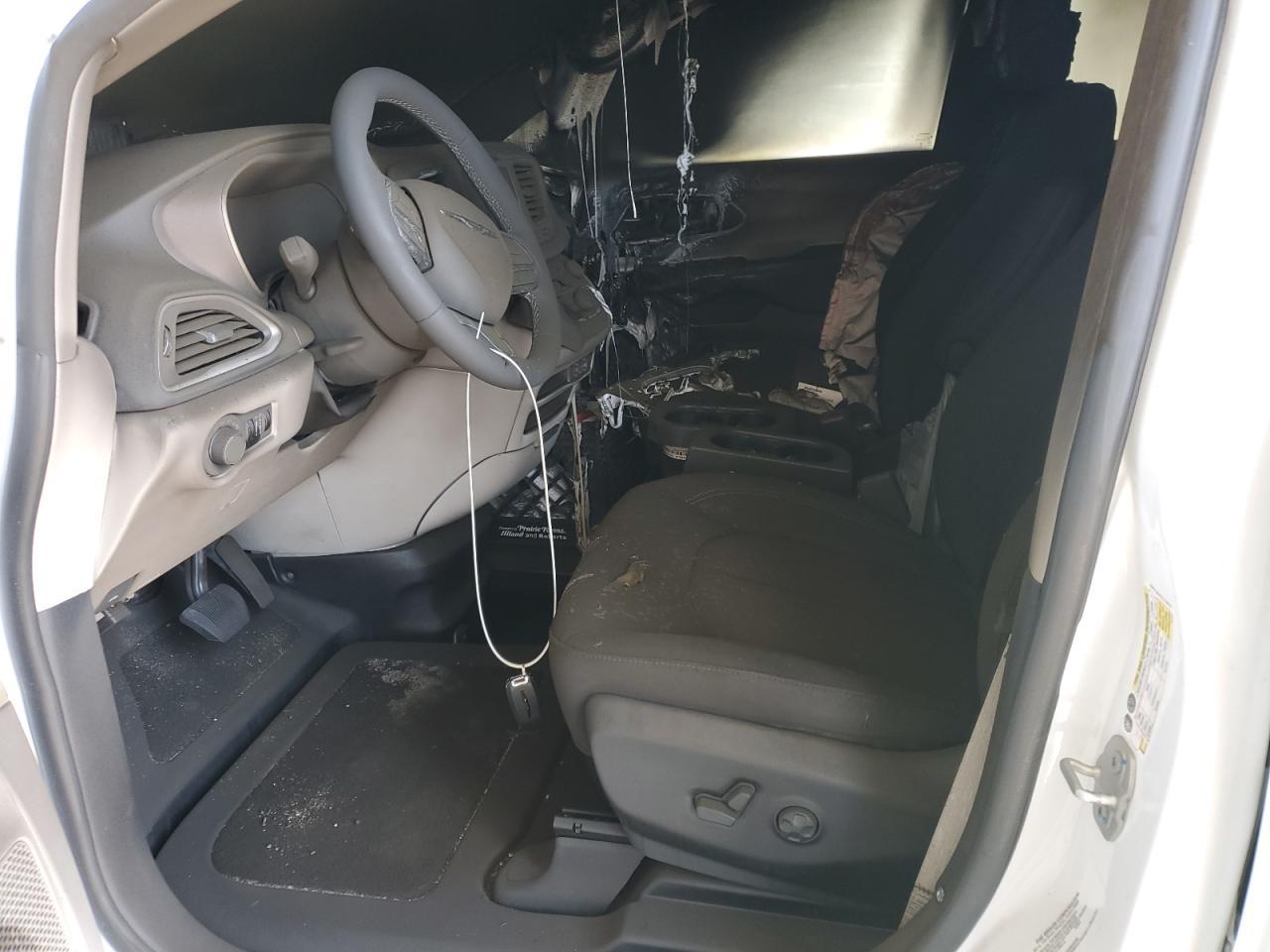 2024 CHRYSLER Voyager