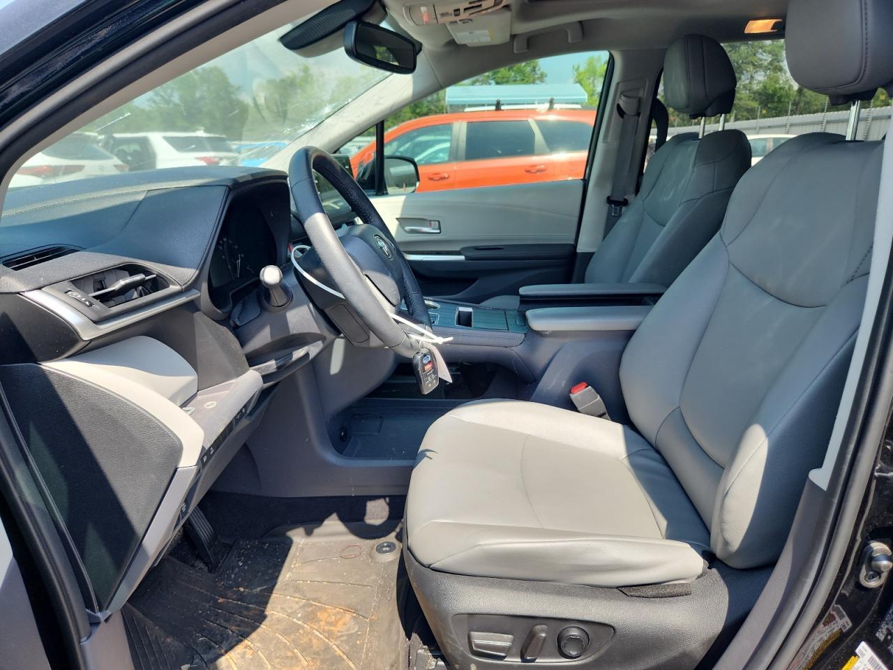 2023 TOYOTA SIENNA