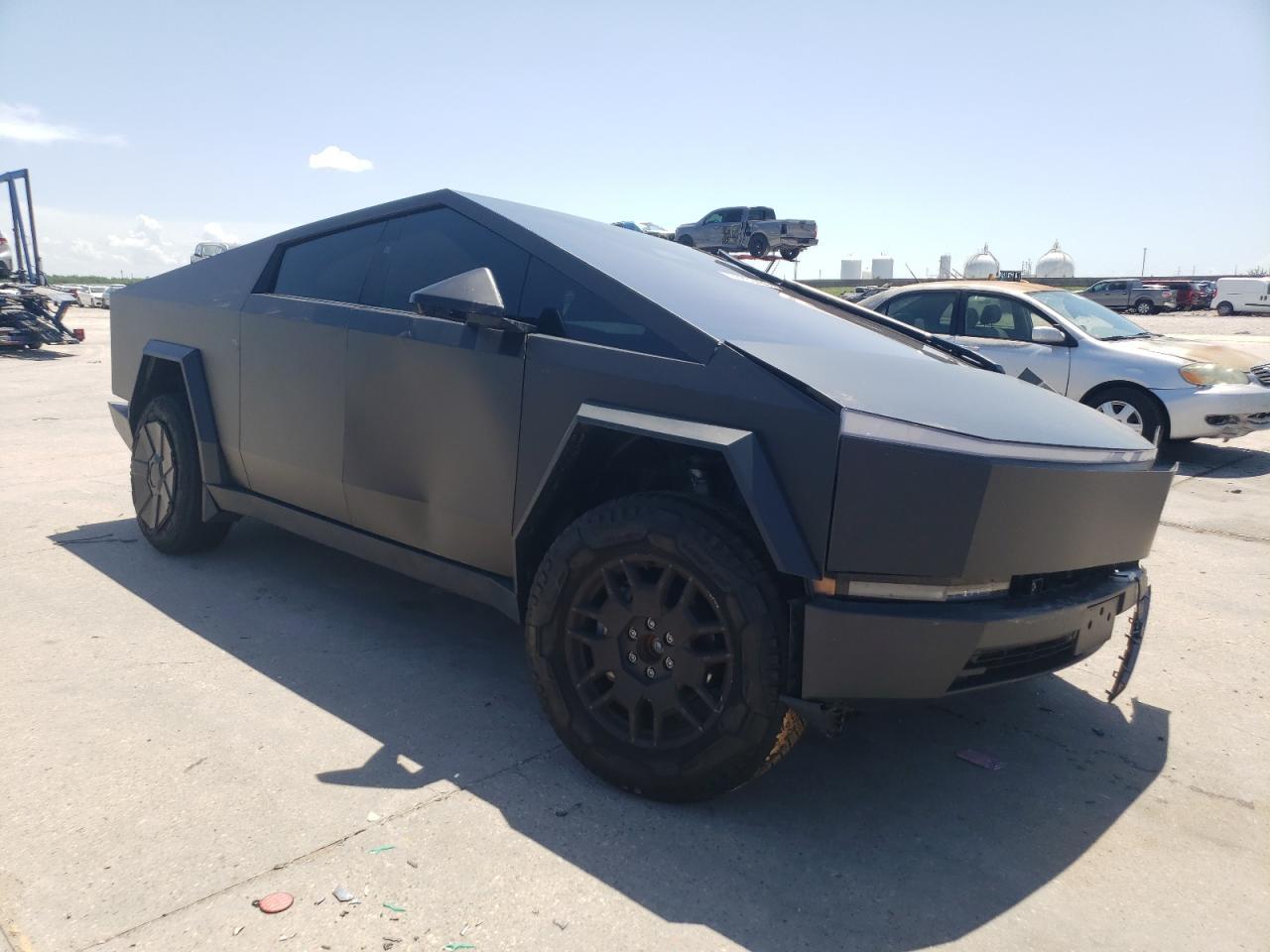 2024 TESLA Cybertruck