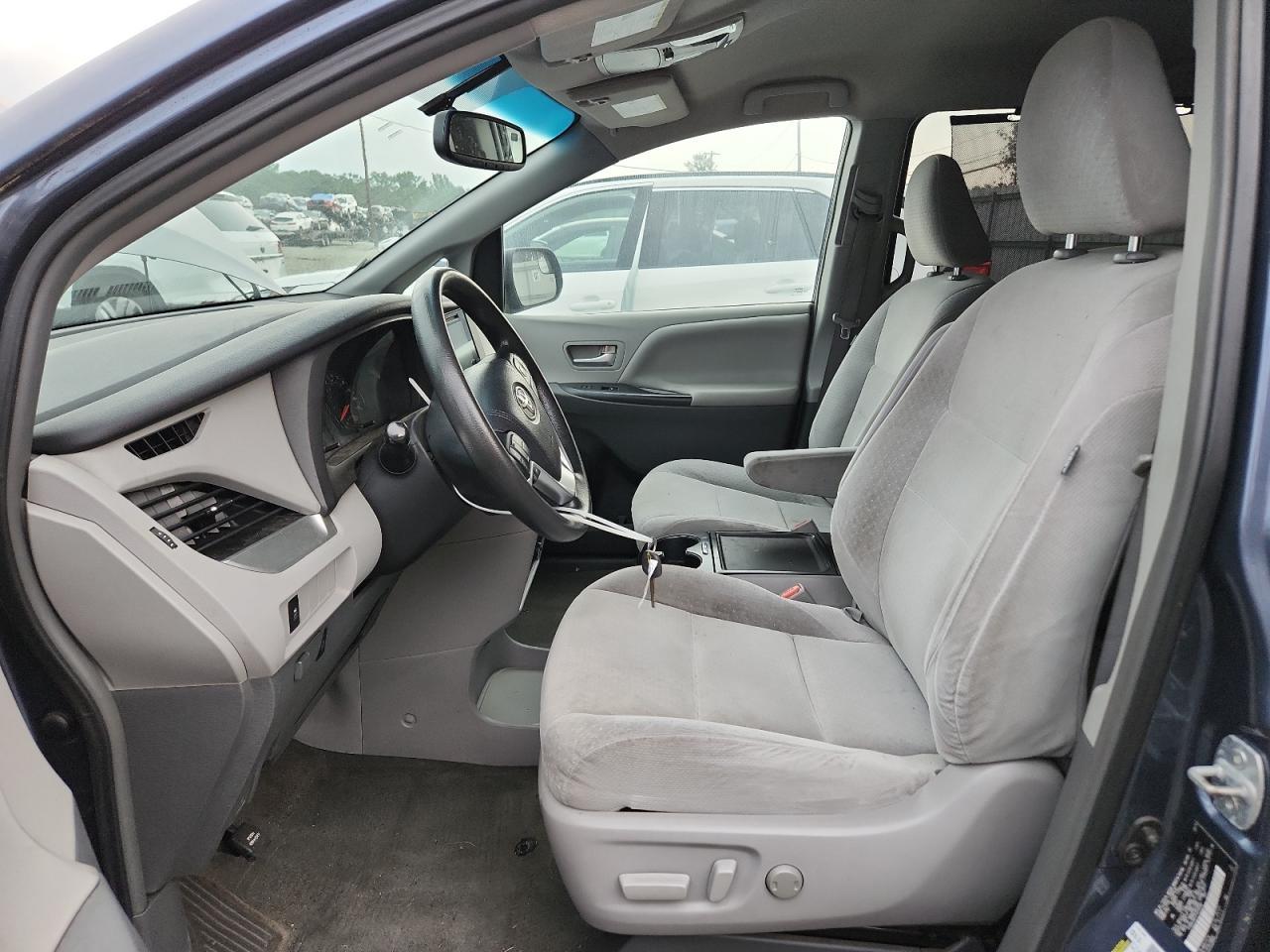 2015 TOYOTA SIENNA