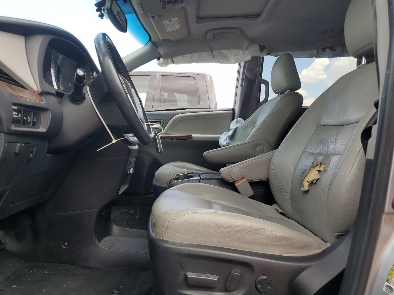 2015 TOYOTA SIENNA