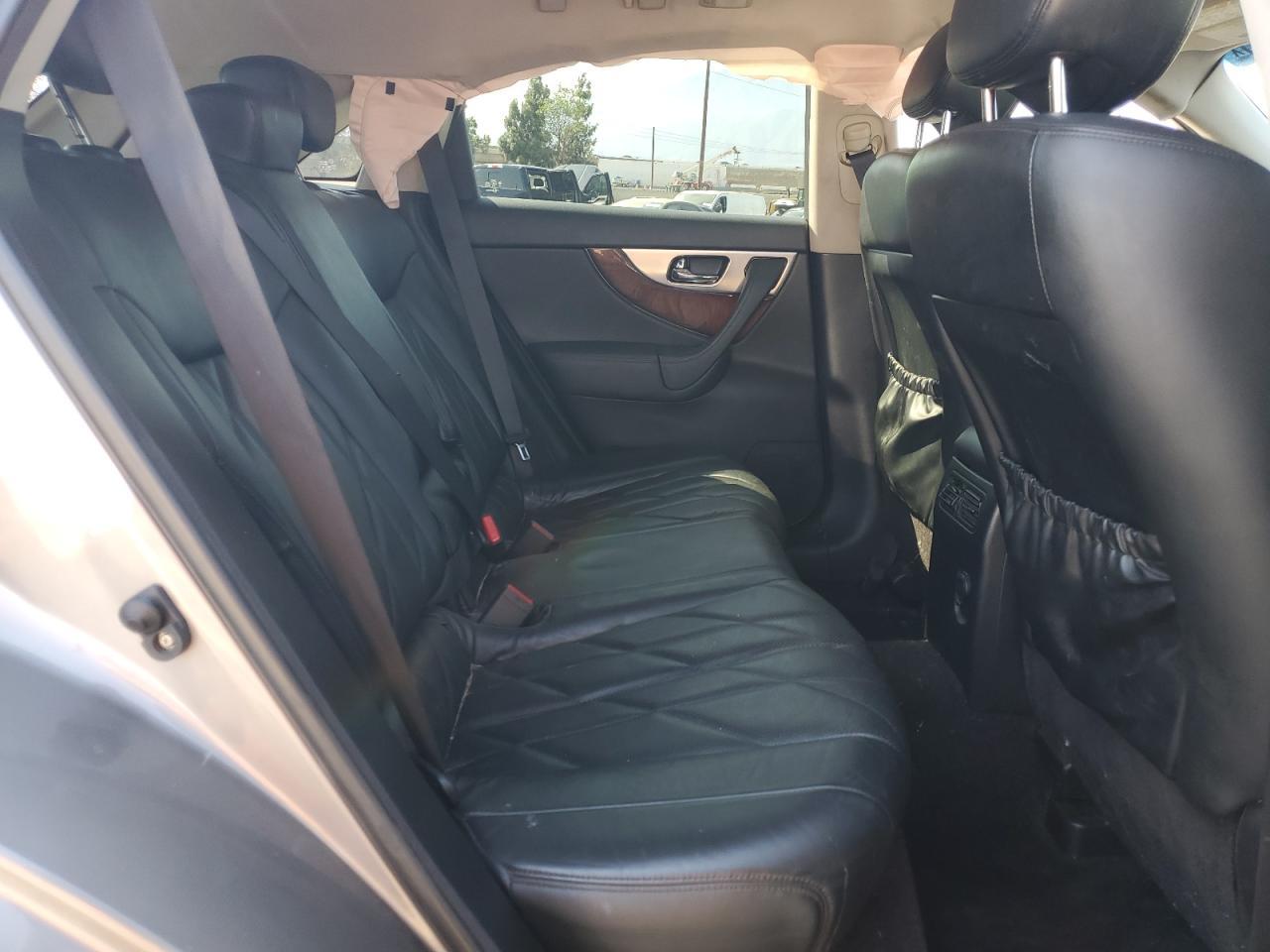 2010 INFINITI FX35