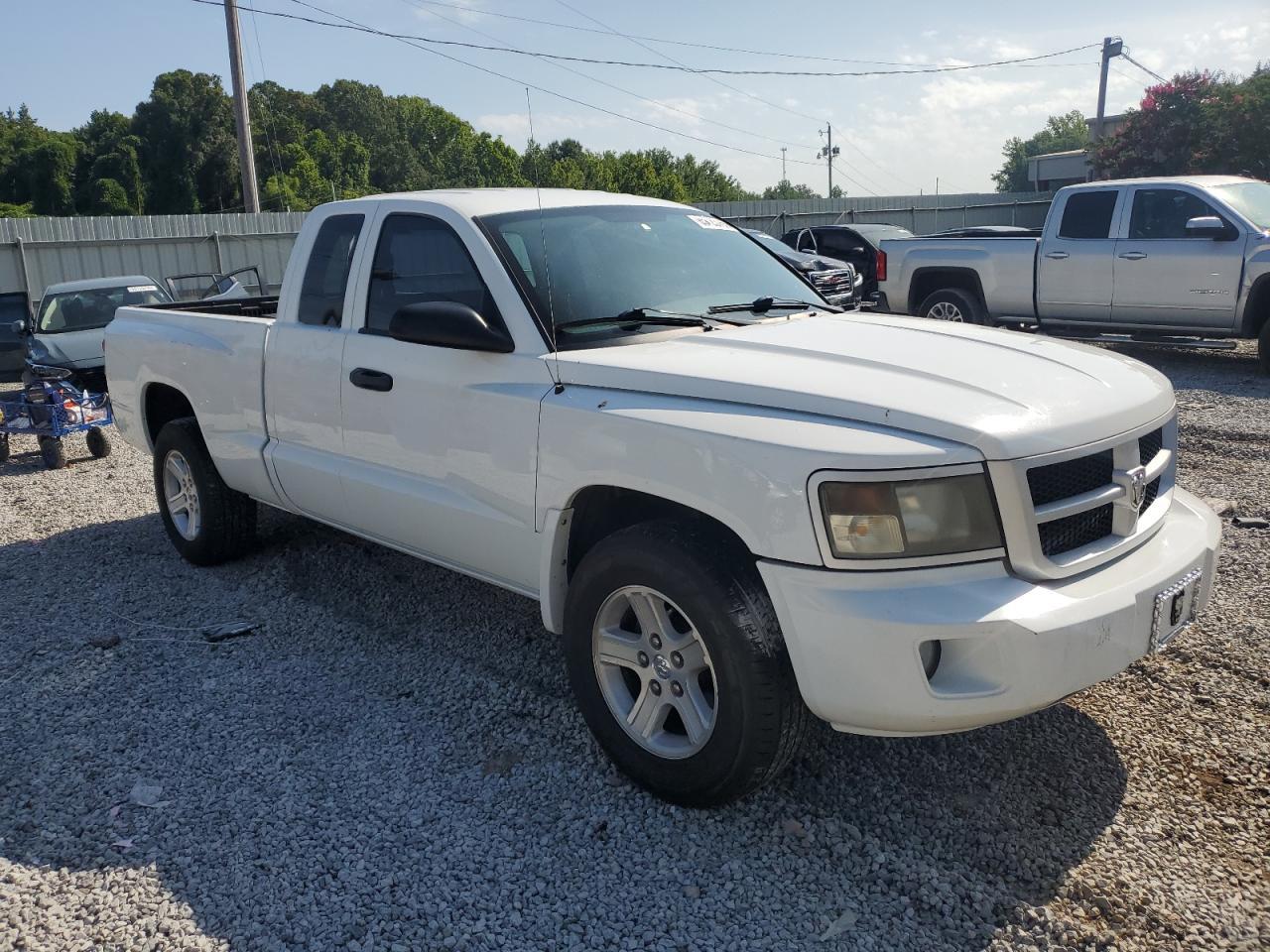 2011 DODGE Dakota