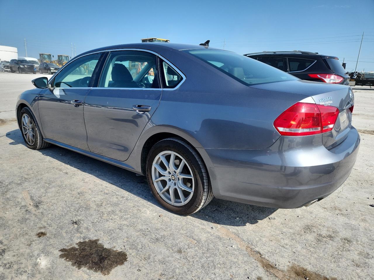2012 VOLKSWAGEN Passat
