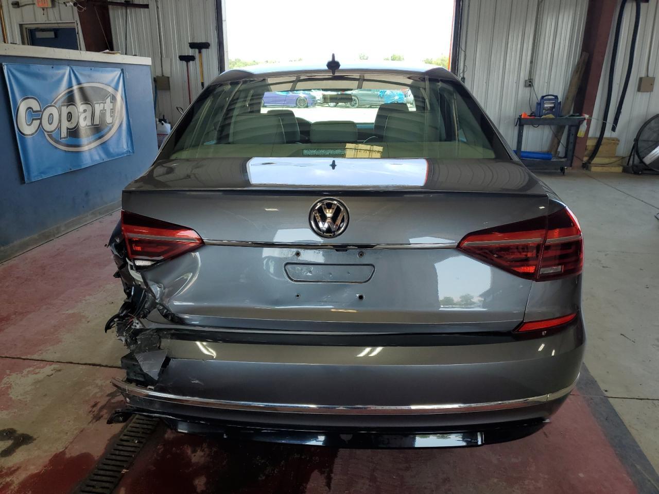 2017 VOLKSWAGEN Passat