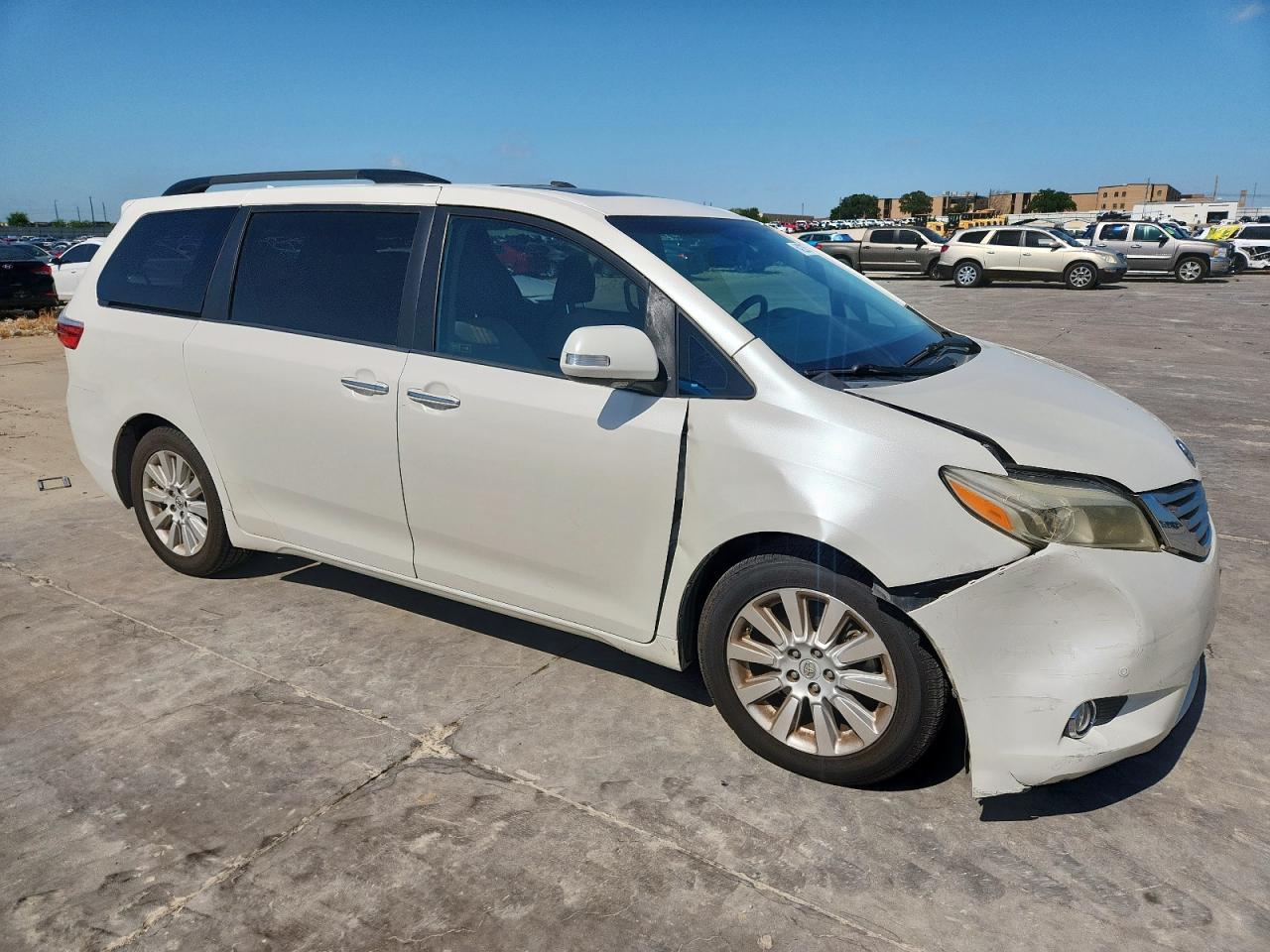 2015 TOYOTA SIENNA