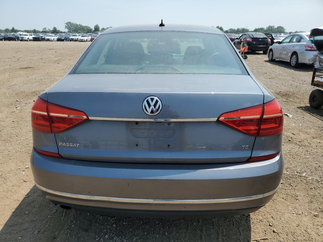 2016 VOLKSWAGEN Passat